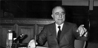 Paul Vanden Boeynants Biography in Hindi