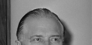 Gaston Eyskens Biography in Hindi