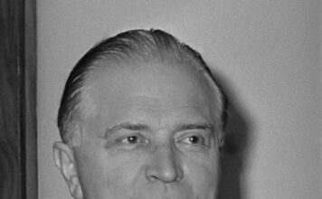 Gaston Eyskens Biography in Hindi