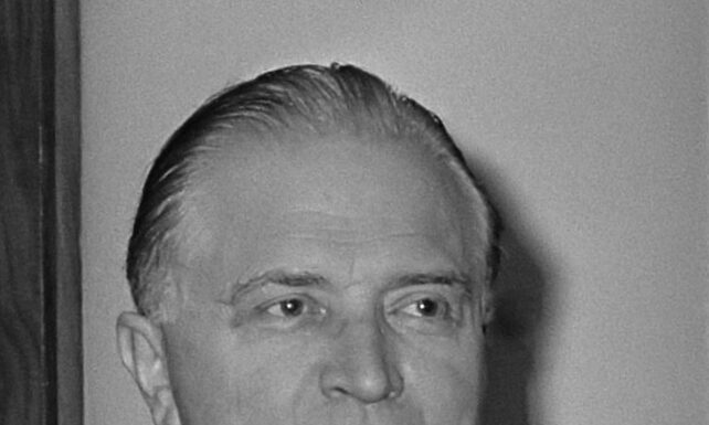 Gaston Eyskens Biography in Hindi